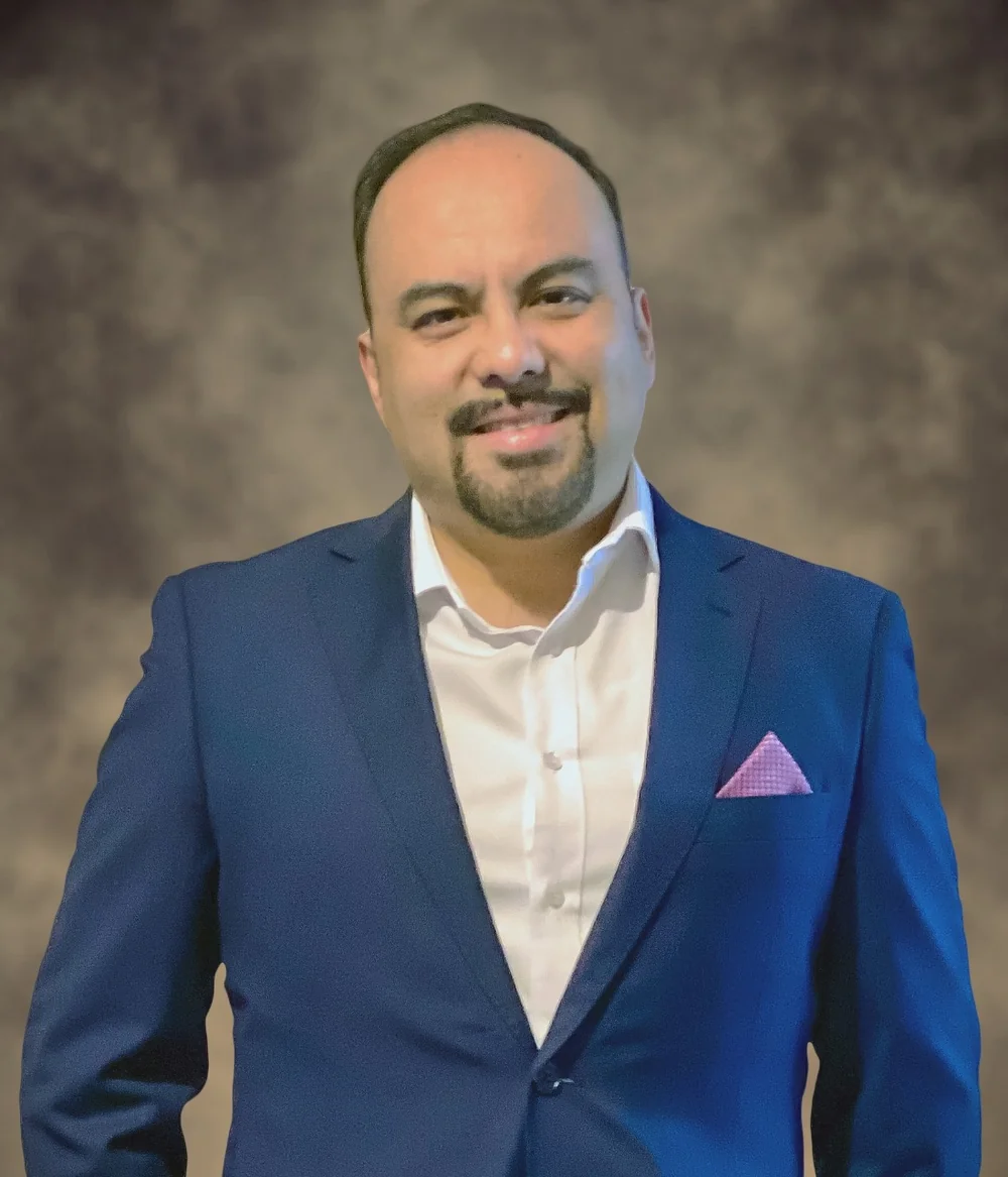 Retrato de Rodolfo Custodio, dirección y consultoría de promedia.gt